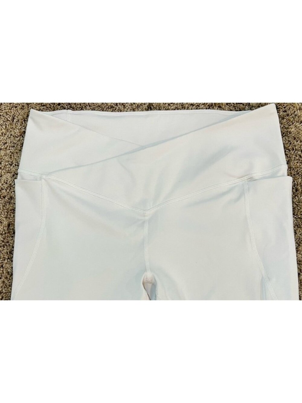 Fabletics Pureluxe Leggings 23”  Inseam ~ Size Large ~ Side Pockets - Picture 2 of 7